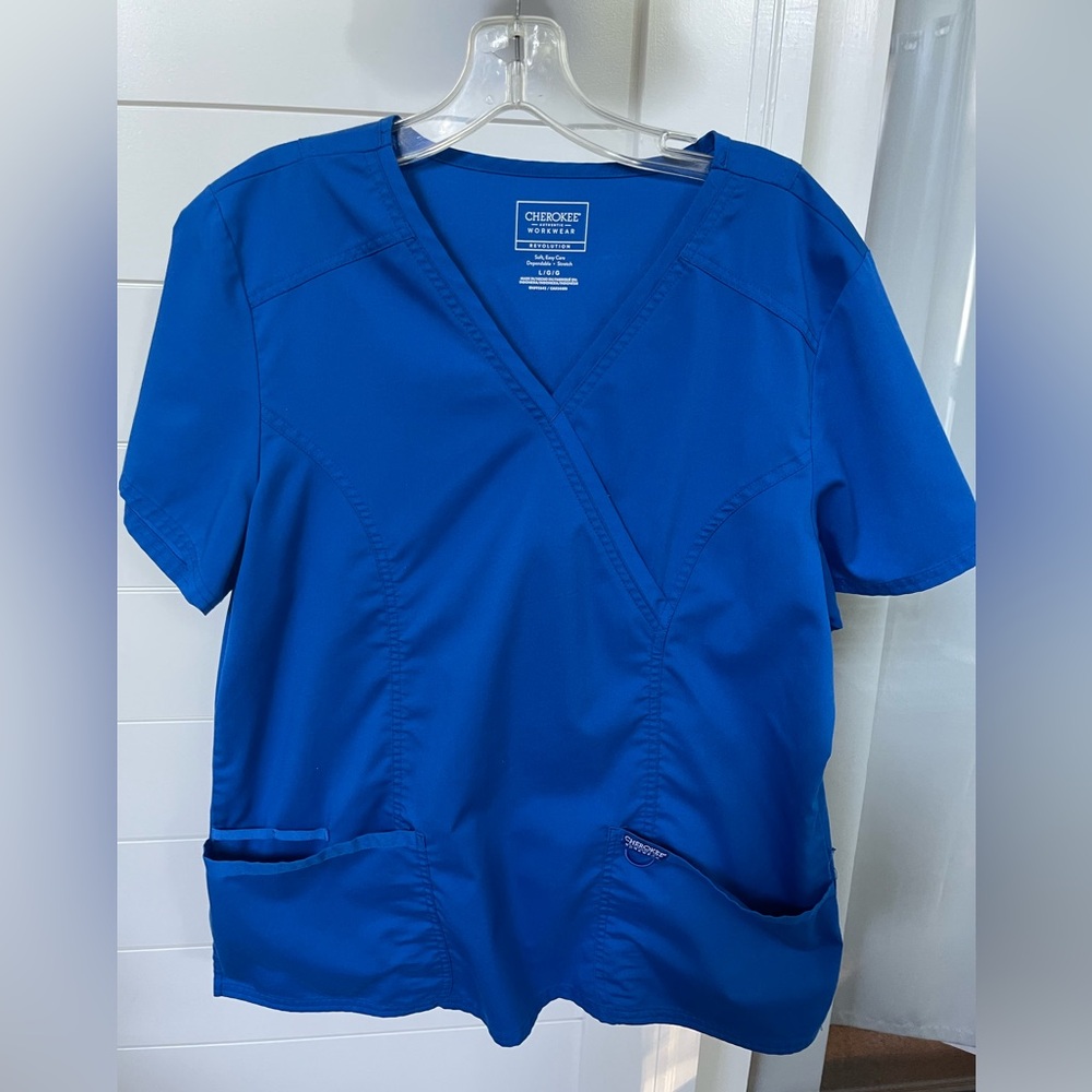 Cherokee Women's L Short Sleeve Top in Royal blue. Stretchy and wrinkle free